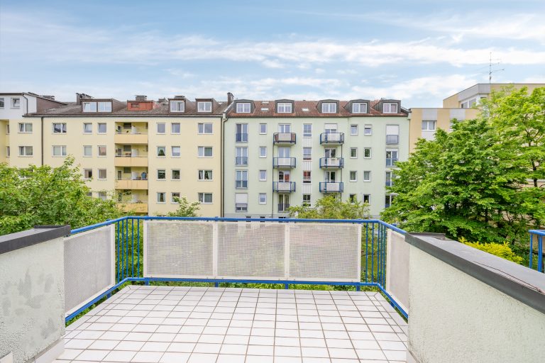 Aigner Immobilien GmbH - Immobilienangebot - 80687 München - Laim - Dachgeschosswohnung - Lichterfülltes Dachgeschoss: Großzügig wohnen auf zwei Etagen mit Südterrasse - am Agricola-Park