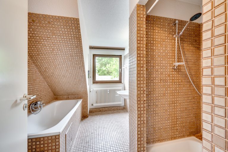 Aigner Immobilien GmbH - Immobilienangebot - 81479 München - Solln - Dachgeschosswohnung - Über den Dächern von Solln - Maissonettewohnung mit Potenzial und sonniger Dachterrasse