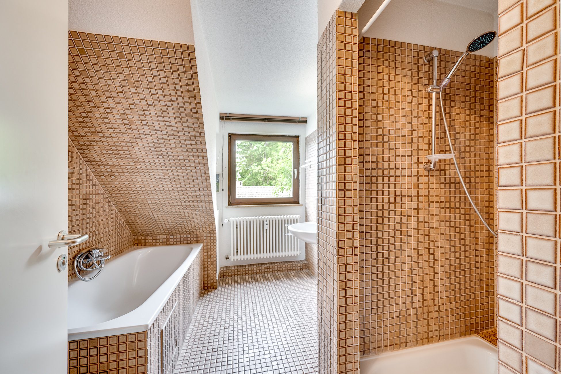 Aigner Immobilien GmbH - Immobilienangebot - 81479 München - Solln - Dachgeschosswohnung - Über den Dächern von Solln - Maissonettewohnung mit Potenzial und sonniger Dachterrasse