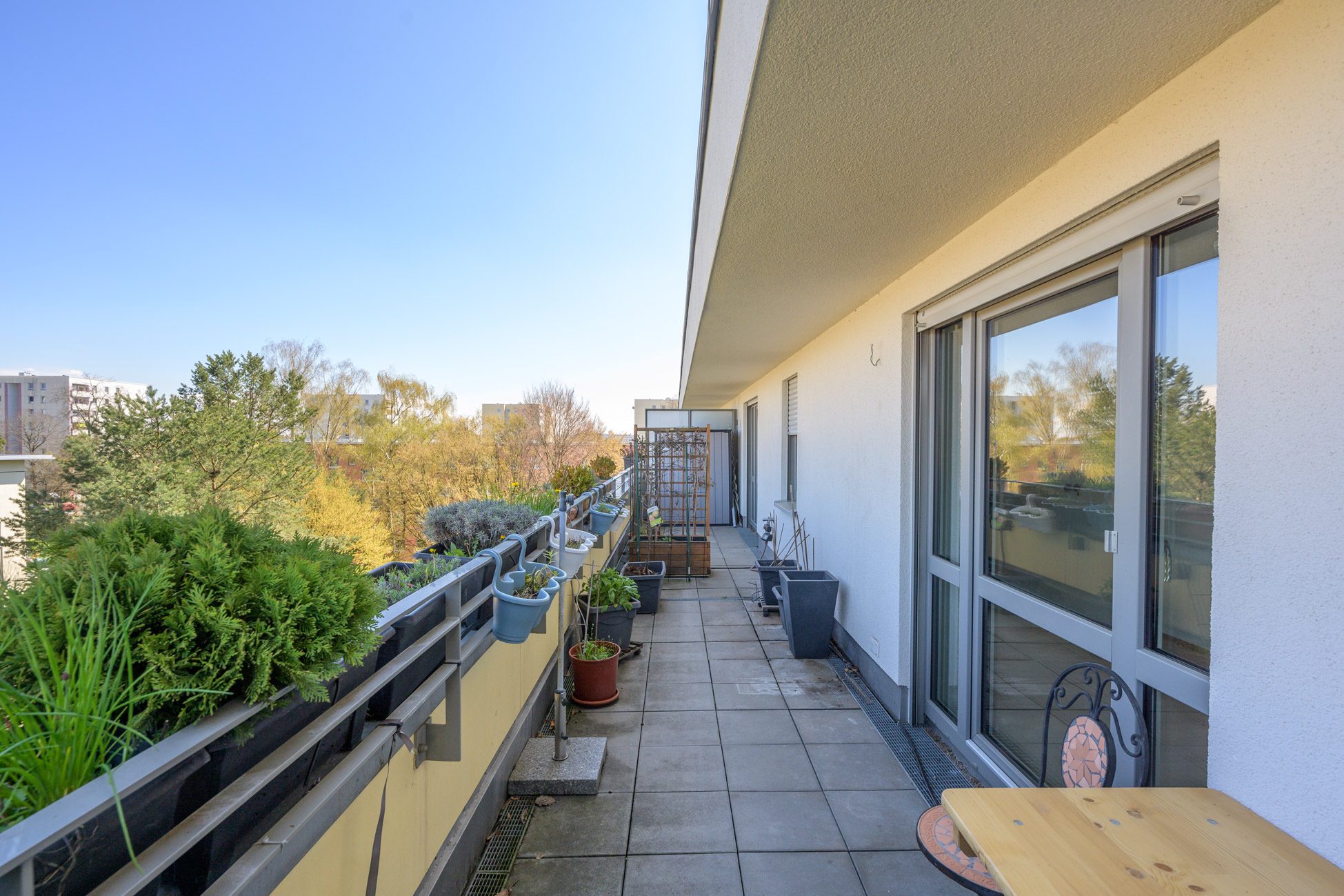 Aigner Immobilien GmbH - Immobilienangebot - 80933 München - Feldmoching - Etagenwohnung - Großzügige 4-Zimmer-Wohnung mit Platz für die ganze Familie und Blick ins Grüne