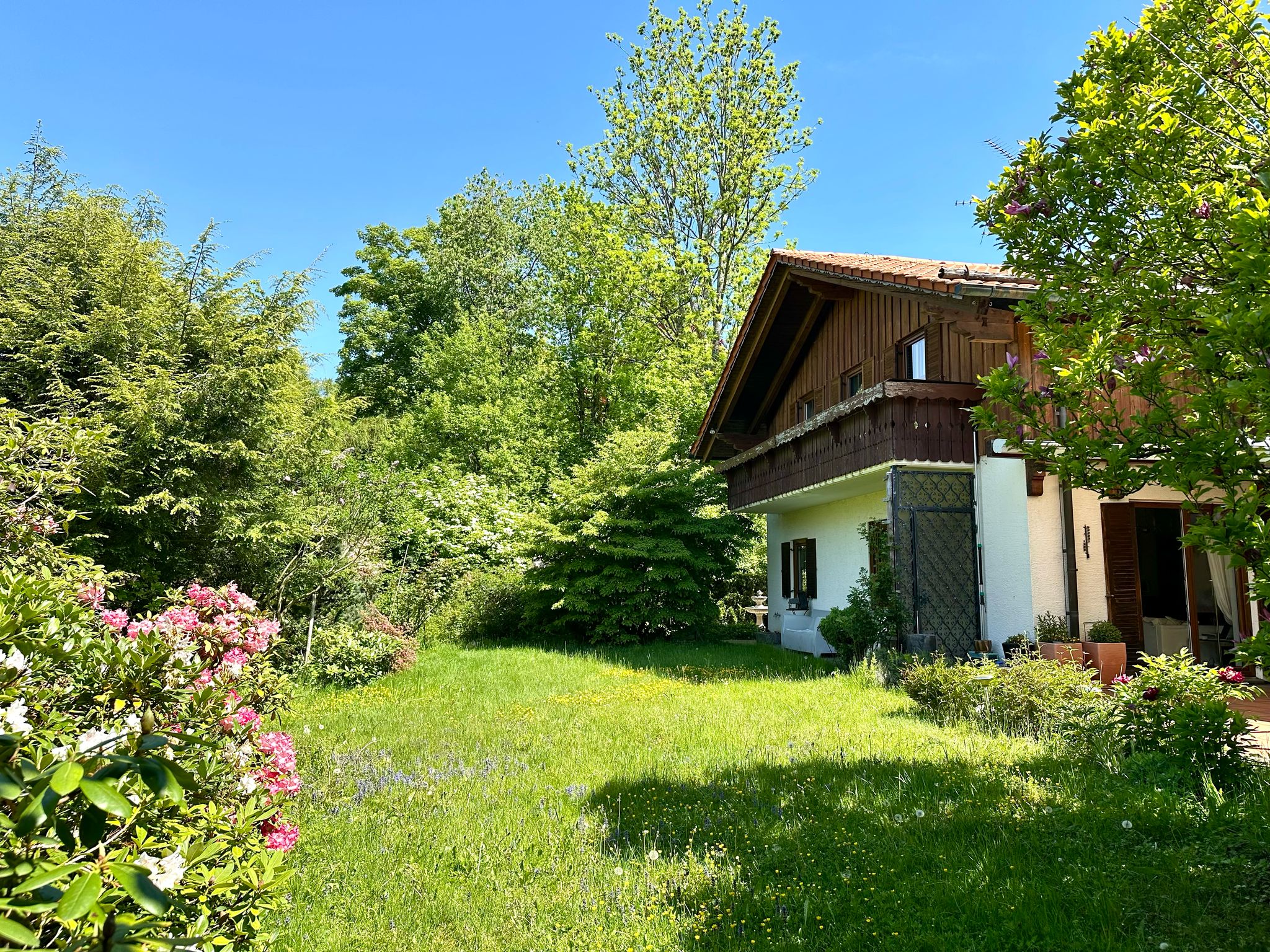 Aigner Immobilien GmbH - Immobilienangebot - 83670 Bad Heilbrunn - Bad Heilbrunn - Einfamilienhaus mit Einliegerwohnung - Familientraum mit wunderschönem Gartendomizil