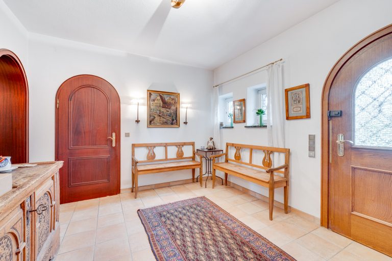 Aigner Immobilien GmbH - Immobilienangebot - 83670 Bad Heilbrunn - Bad Heilbrunn - Einfamilienhaus mit Einliegerwohnung - Familientraum mit wunderschönem Gartendomizil