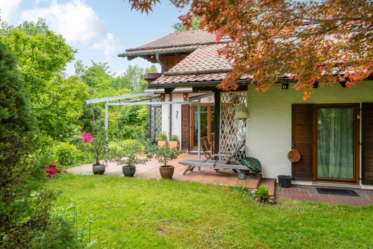 Aigner Immobilien GmbH - Immobilienangebot - 83670 Bad Heilbrunn - Bad Heilbrunn - Einfamilienhaus mit Einliegerwohnung - Familientraum mit wunderschönem Gartendomizil