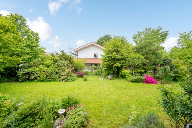 Aigner Immobilien GmbH - Immobilienangebot - 83670 Bad Heilbrunn - Bad Heilbrunn - Einfamilienhaus mit Einliegerwohnung - Familientraum mit wunderschönem Gartendomizil