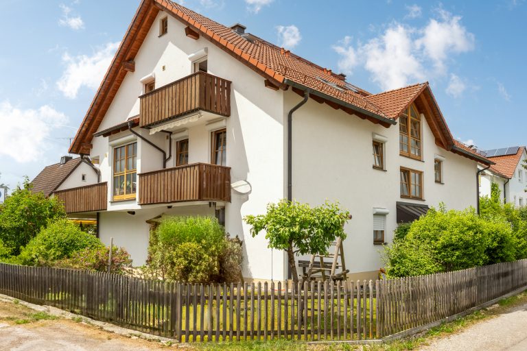 Aigner Immobilien GmbH - Immobilienangebot - 82140 Olching - Olching - Dachgeschosswohnung - Vermietete 2,5-Zimmer-Dachgeschosswohnung mit zwei Balkonen in zentraler Lage von Olching