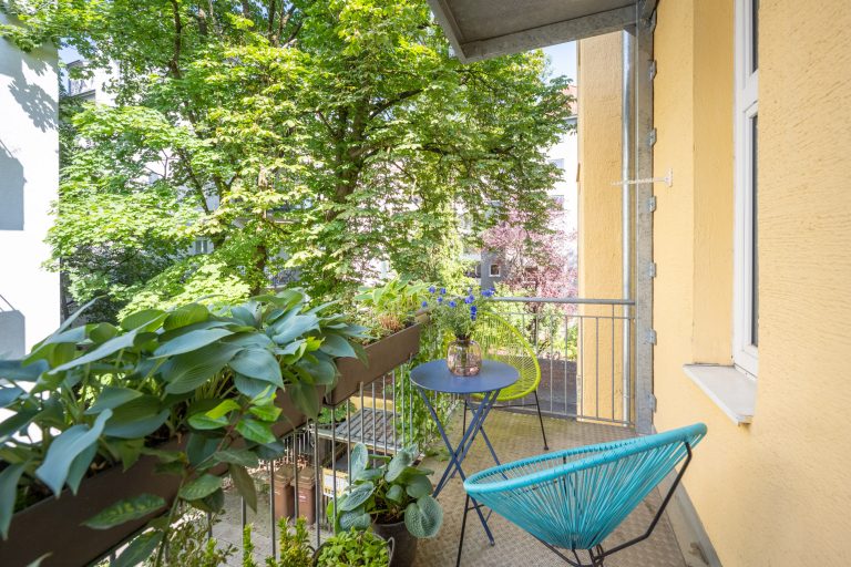 Aigner Immobilien GmbH - Immobilienangebot - 80796 München - Schwabing-West - Etagenwohnung - Altbau-Charme trifft Ruhe & Raum: Großzügige Etagenwohnung mit Balkon im Rückgebäude