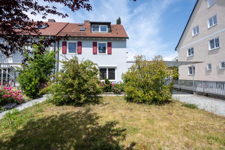 Aigner Immobilien GmbH - Immobilienangebot - 81241 München - Laim - Reiheneckhaus - Modernisiertes Reiheneckhaus mit großem Grundstück - Einziehen und Wohlfühlen!