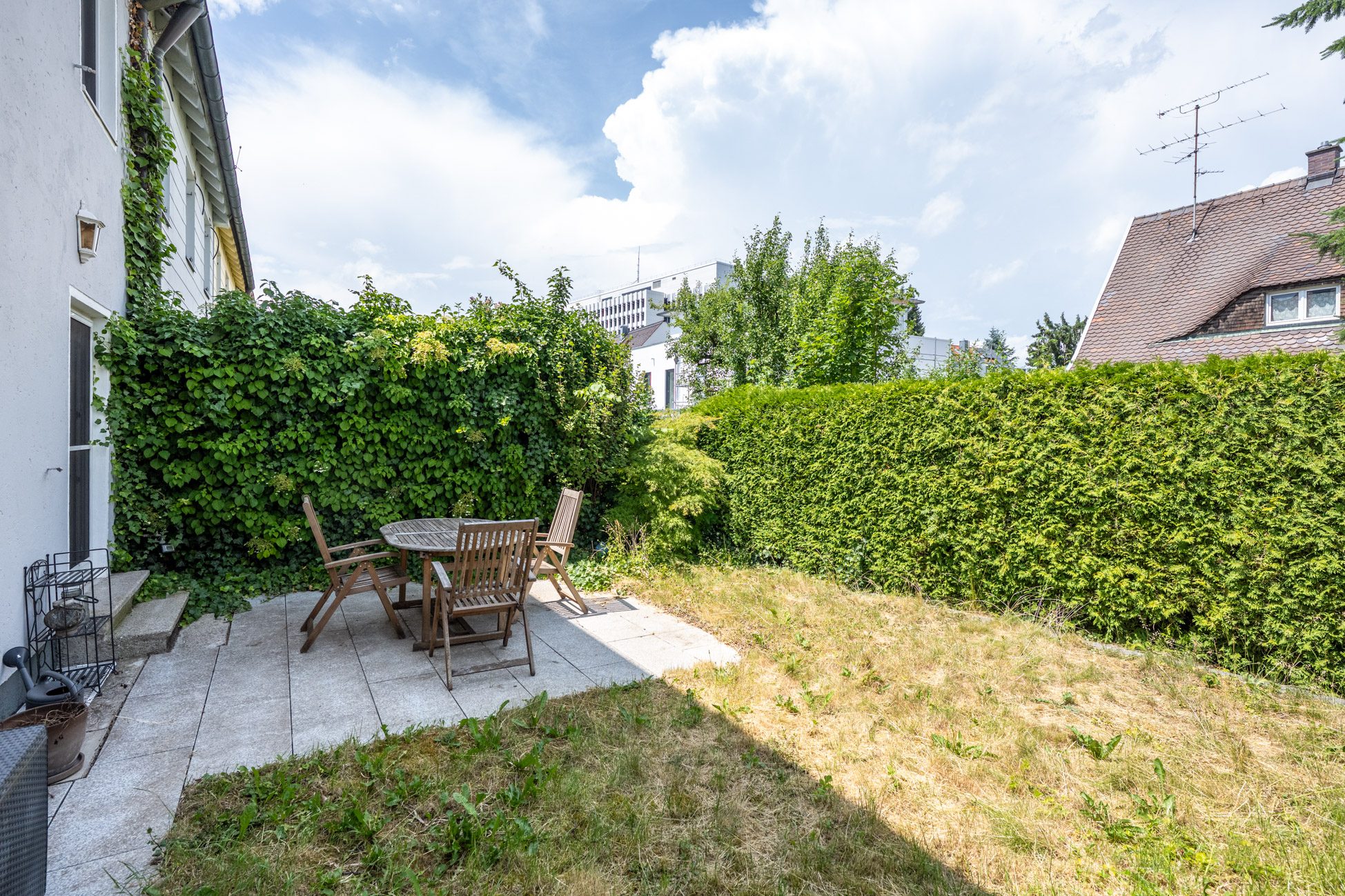 Aigner Immobilien GmbH - Immobilienangebot - 81241 München - Laim - Reiheneckhaus - Modernisiertes Reiheneckhaus mit großem Grundstück - Einziehen und Wohlfühlen!