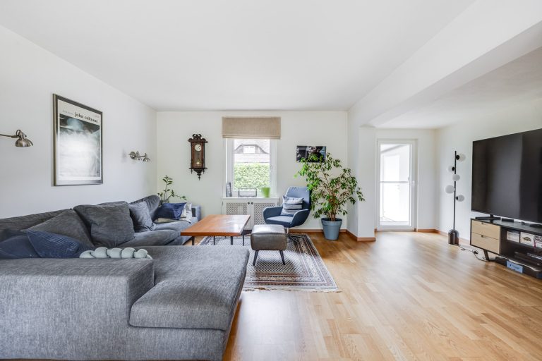 Aigner Immobilien GmbH - Immobilienangebot - 81241 München - Laim - Reiheneckhaus - Modernisiertes Reiheneckhaus mit großem Grundstück - Einziehen und Wohlfühlen!