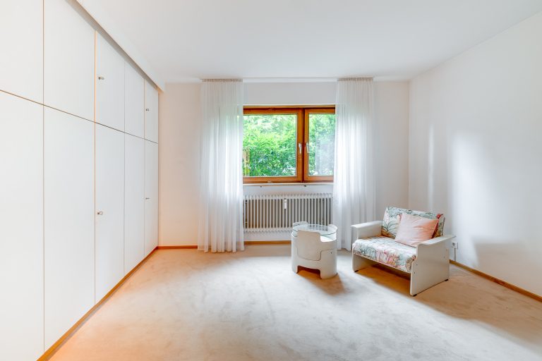 Aigner Immobilien GmbH - Immobilienangebot - 80997 München - Obermenzing - Erdgeschosswohnung - Großzügige 2-Zimmer-Wohnung mit Gartendomizil