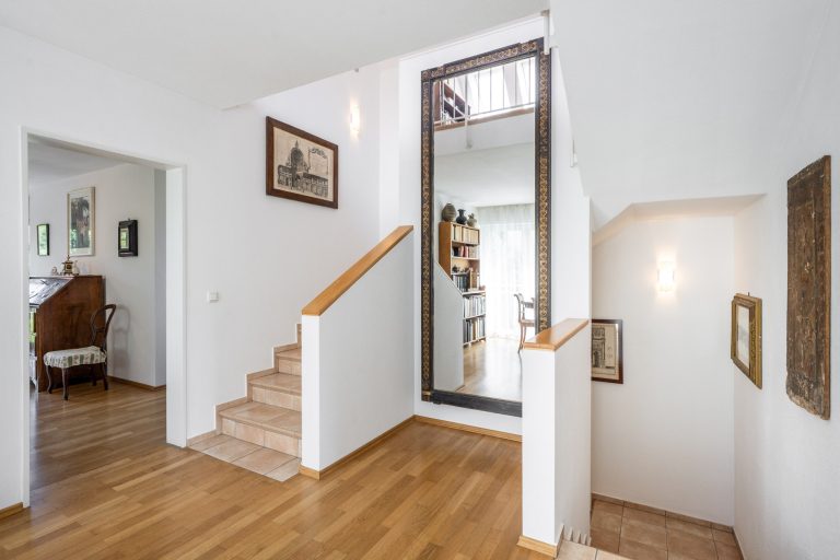 Aigner Immobilien GmbH - Immobilienangebot - 81247 München - Obermenzing - Einfamilienhaus - Eleganz trifft Raumvielfalt – Gepflegtes Einfamilienhaus mit gehobener Ausstattung in Obermenzing