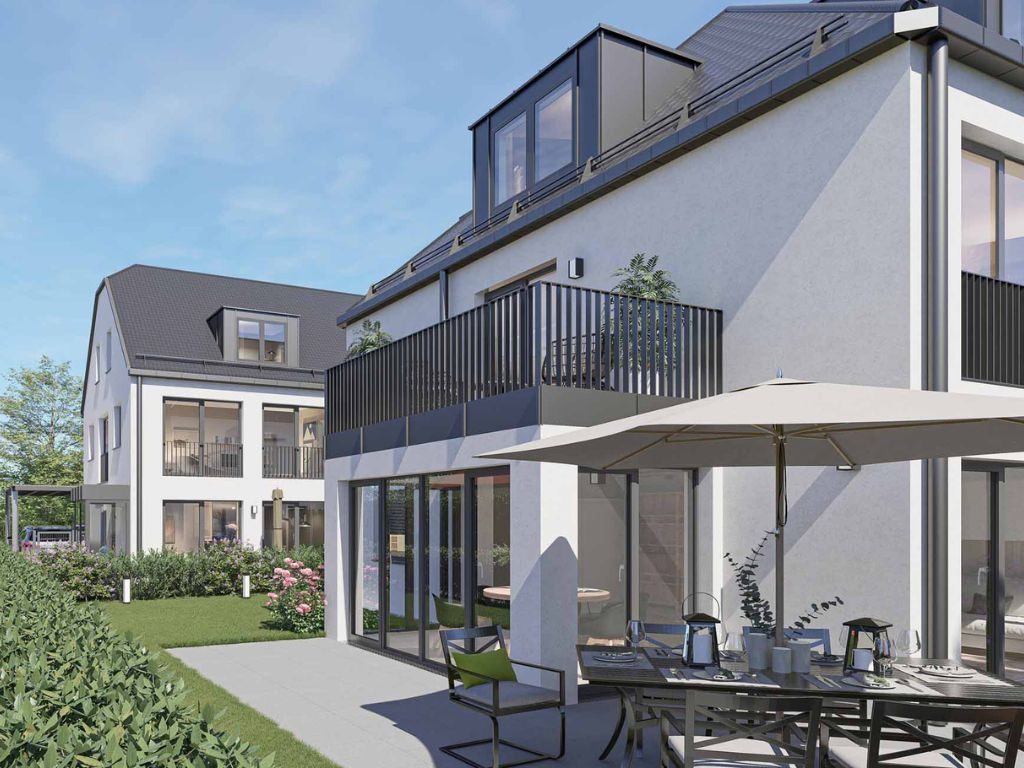 Modernes Reihenhaus in München mit großem Sonnenschirm, Essbereich im Freien und Balkon im Obergeschoss