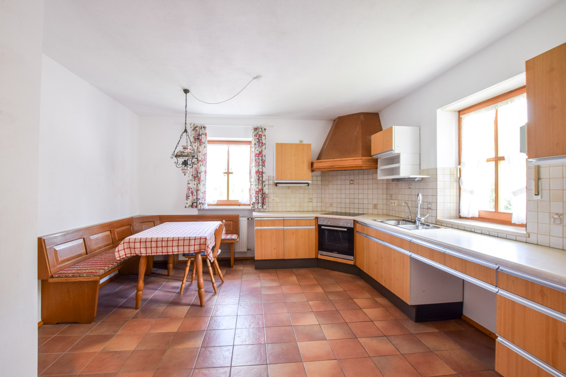 Aigner Immobilien GmbH - Immobilienangebot - 84036 Landshut - Achdorf - Einfamilienhaus mit Einliegerwohnung - Raumwunder! Großes Einfamilienhaus mit sep. Werkstatt, Doppelgarage , 2 Eingänge u.v.m.