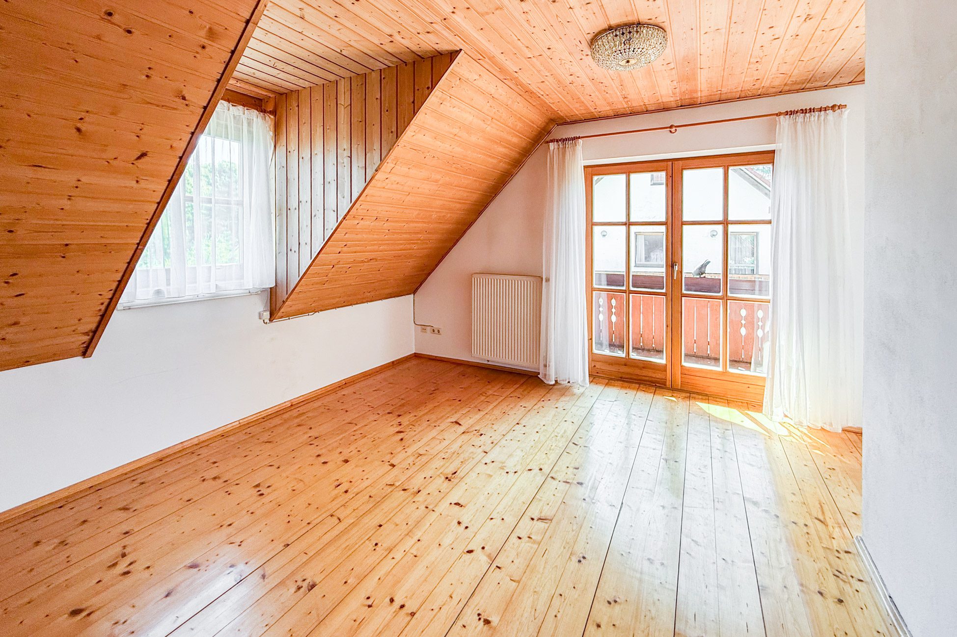 Aigner Immobilien GmbH - Immobilienangebot - 84036 Landshut - Achdorf - Einfamilienhaus mit Einliegerwohnung - Raumwunder! Großes Einfamilienhaus mit sep. Werkstatt, Doppelgarage , 2 Eingänge u.v.m.