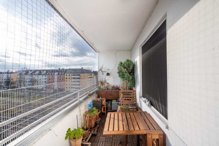Aigner Immobilien GmbH - Immobilienangebot - 81369 München - Sendling - Dachgeschosswohnung - Sanierte Dachgeschoss-Wohnung mit sonniger Süd-Loggia über den Dächern von Sendling
