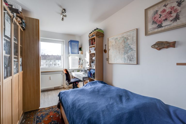 Aigner Immobilien GmbH - Immobilienangebot - 81369 München - Sendling - Dachgeschosswohnung - Sanierte Dachgeschoss-Wohnung mit sonniger Süd-Loggia über den Dächern von Sendling