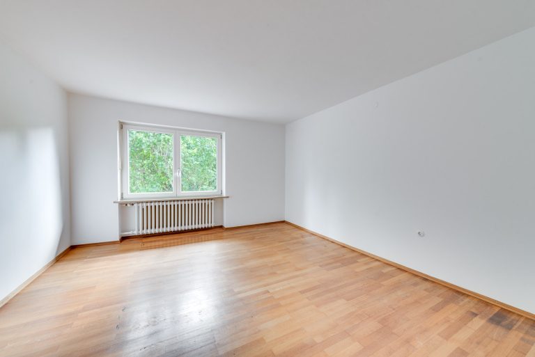 Aigner Immobilien GmbH - Immobilienangebot - 81249 München - Lochhausen - Einfamilienhaus - Familiengerechtes Haus mit Ausbaupotenzial auf parkähnlichem Grundstück