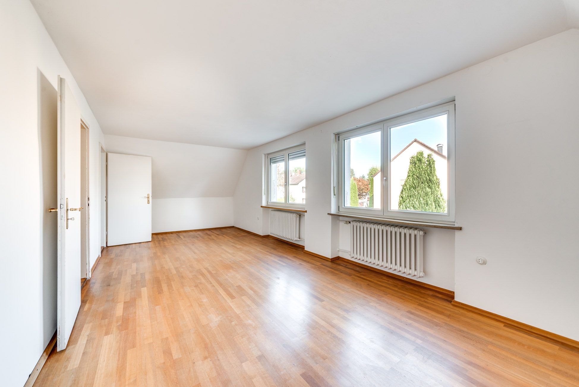 Aigner Immobilien GmbH - Immobilienangebot - 81249 München - Lochhausen - Einfamilienhaus - Familiengerechtes Haus mit Ausbaupotenzial auf parkähnlichem Grundstück