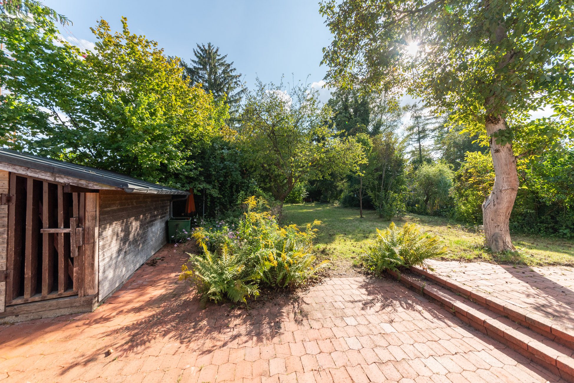 Aigner Immobilien GmbH - Immobilienangebot - 81249 München - Lochhausen - Einfamilienhaus - Familiengerechtes Haus mit Ausbaupotenzial auf parkähnlichem Grundstück