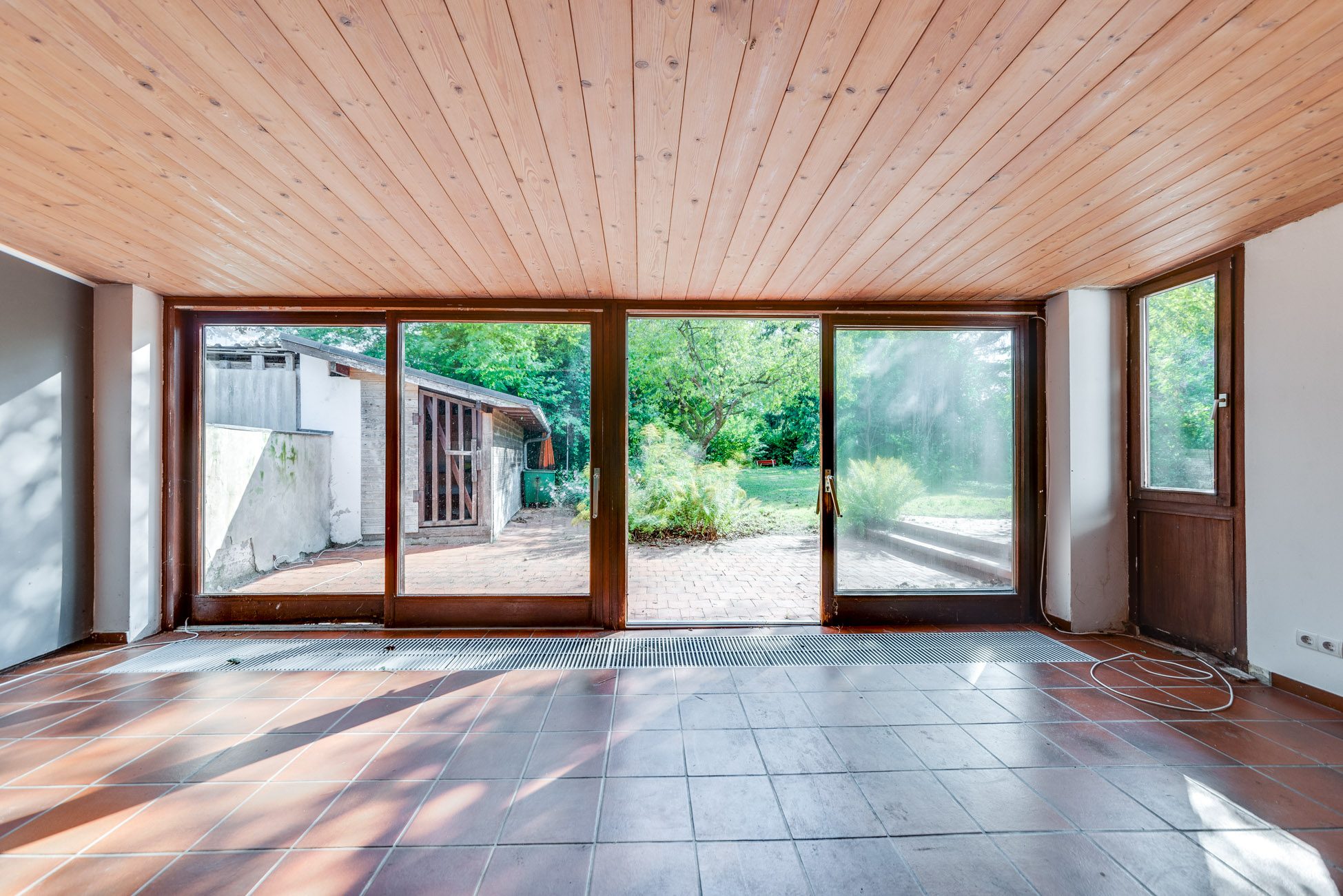 Aigner Immobilien GmbH - Immobilienangebot - 81249 München - Lochhausen - Einfamilienhaus - Familiengerechtes Haus mit Ausbaupotenzial auf parkähnlichem Grundstück