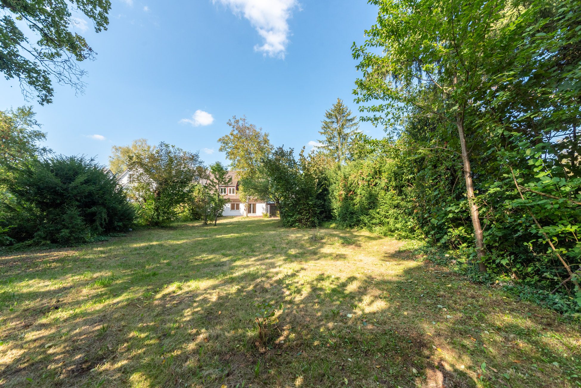 Aigner Immobilien GmbH - Immobilienangebot - 81249 München - Lochhausen - Einfamilienhaus - Familiengerechtes Haus mit Ausbaupotenzial auf parkähnlichem Grundstück