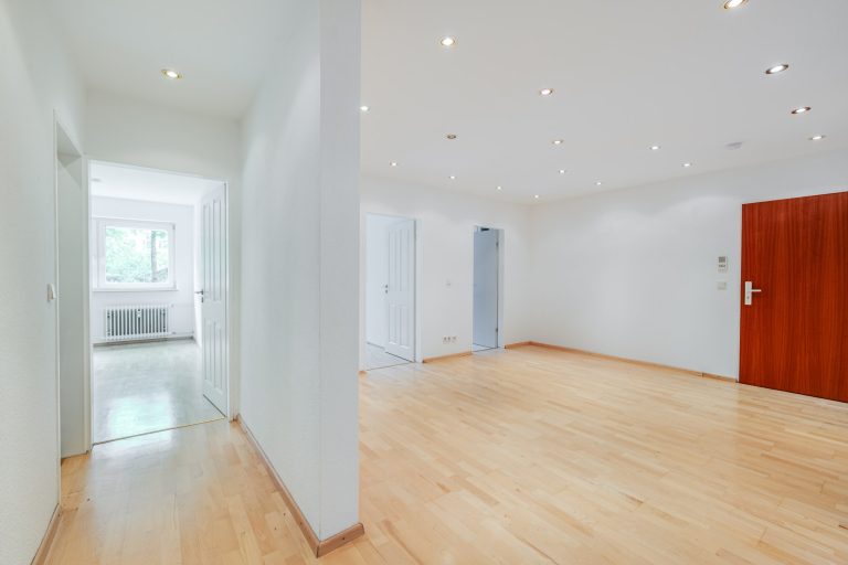 Aigner Immobilien GmbH - Immobilienangebot - 80634 München - Neuhausen - Erdgeschosswohnung - Helle Hochparterre-Wohnung mit Südausrichtung und verglaster Loggia