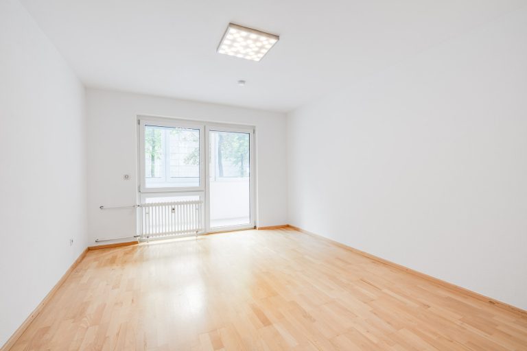 Aigner Immobilien GmbH - Immobilienangebot - 80634 München - Neuhausen - Erdgeschosswohnung - Helle Hochparterre-Wohnung mit Südausrichtung und verglaster Loggia