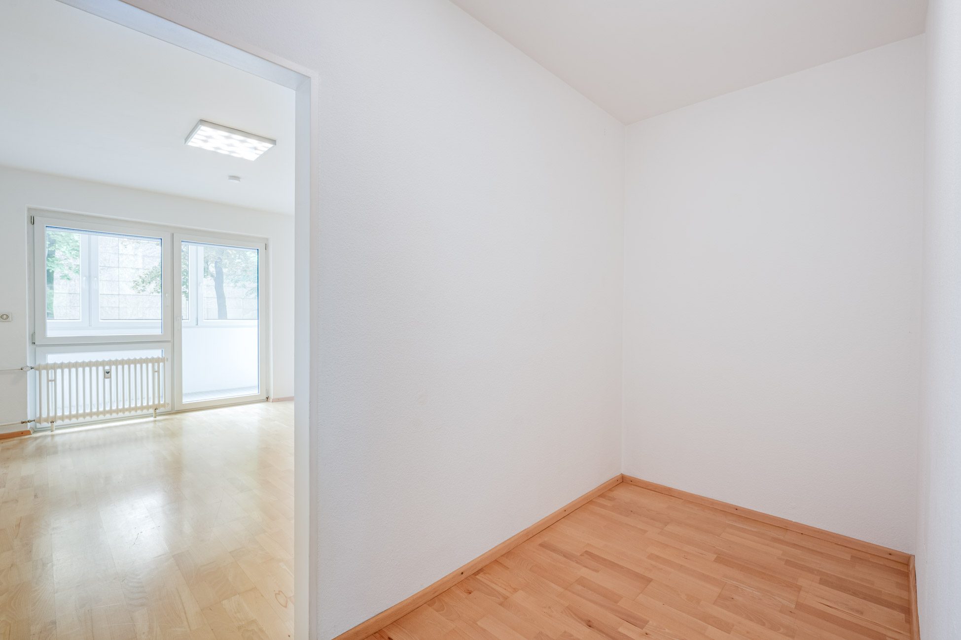 Aigner Immobilien GmbH - Immobilienangebot - 80634 München - Neuhausen - Erdgeschosswohnung - Helle Hochparterre-Wohnung mit Südausrichtung und verglaster Loggia