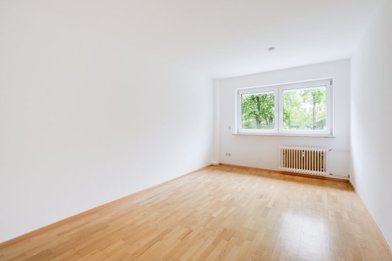 Aigner Immobilien GmbH - Immobilienangebot - 80634 München - Neuhausen - Erdgeschosswohnung - Helle Hochparterre-Wohnung mit Südausrichtung und verglaster Loggia