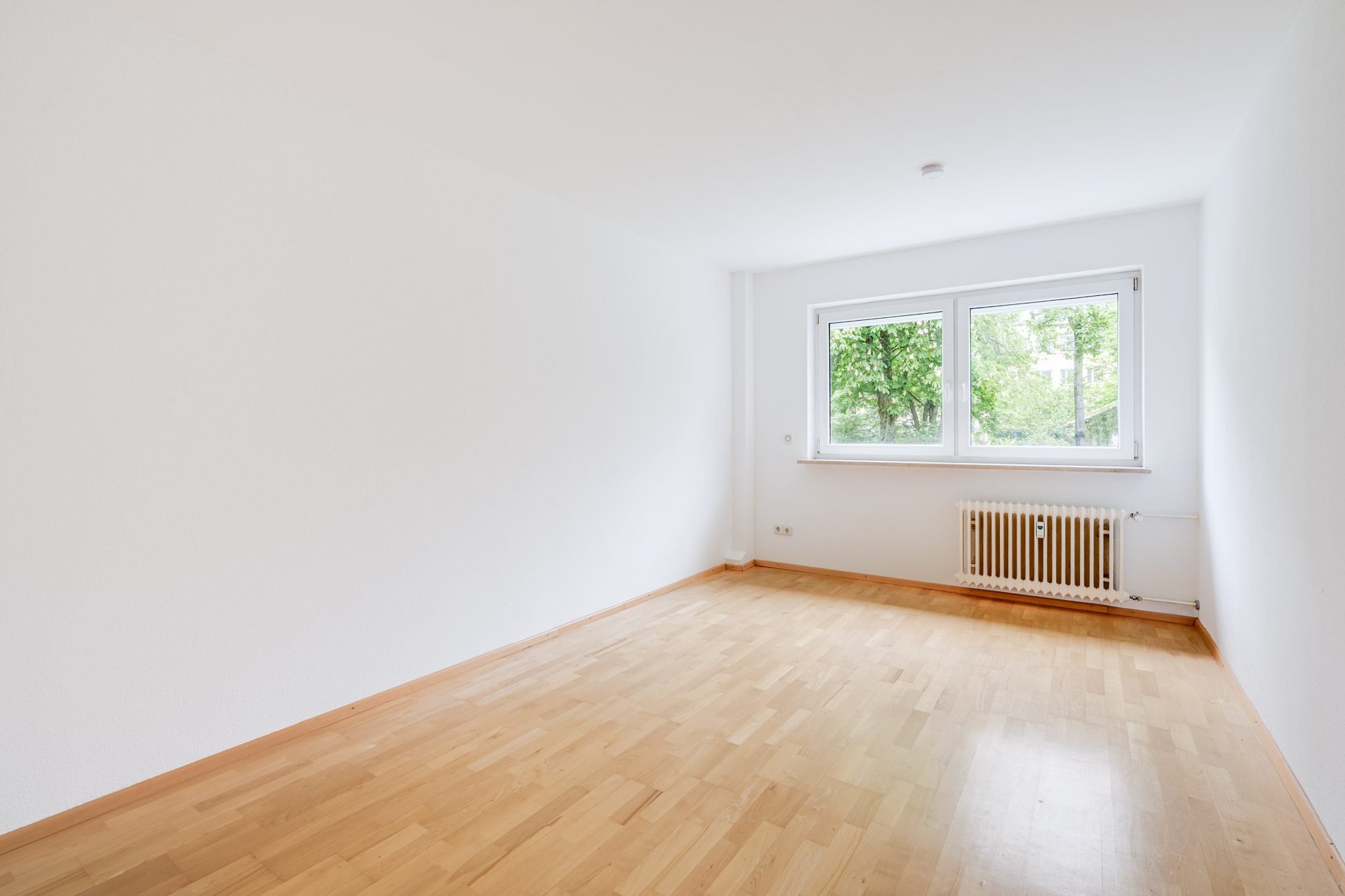 Aigner Immobilien GmbH - Immobilienangebot - 80634 München - Neuhausen - Erdgeschosswohnung - Helle Hochparterre-Wohnung mit Südausrichtung und verglaster Loggia