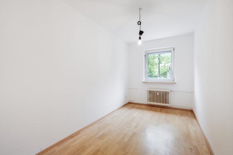 Aigner Immobilien GmbH - Immobilienangebot - 80634 München - Neuhausen - Erdgeschosswohnung - Helle Hochparterre-Wohnung mit Südausrichtung und verglaster Loggia