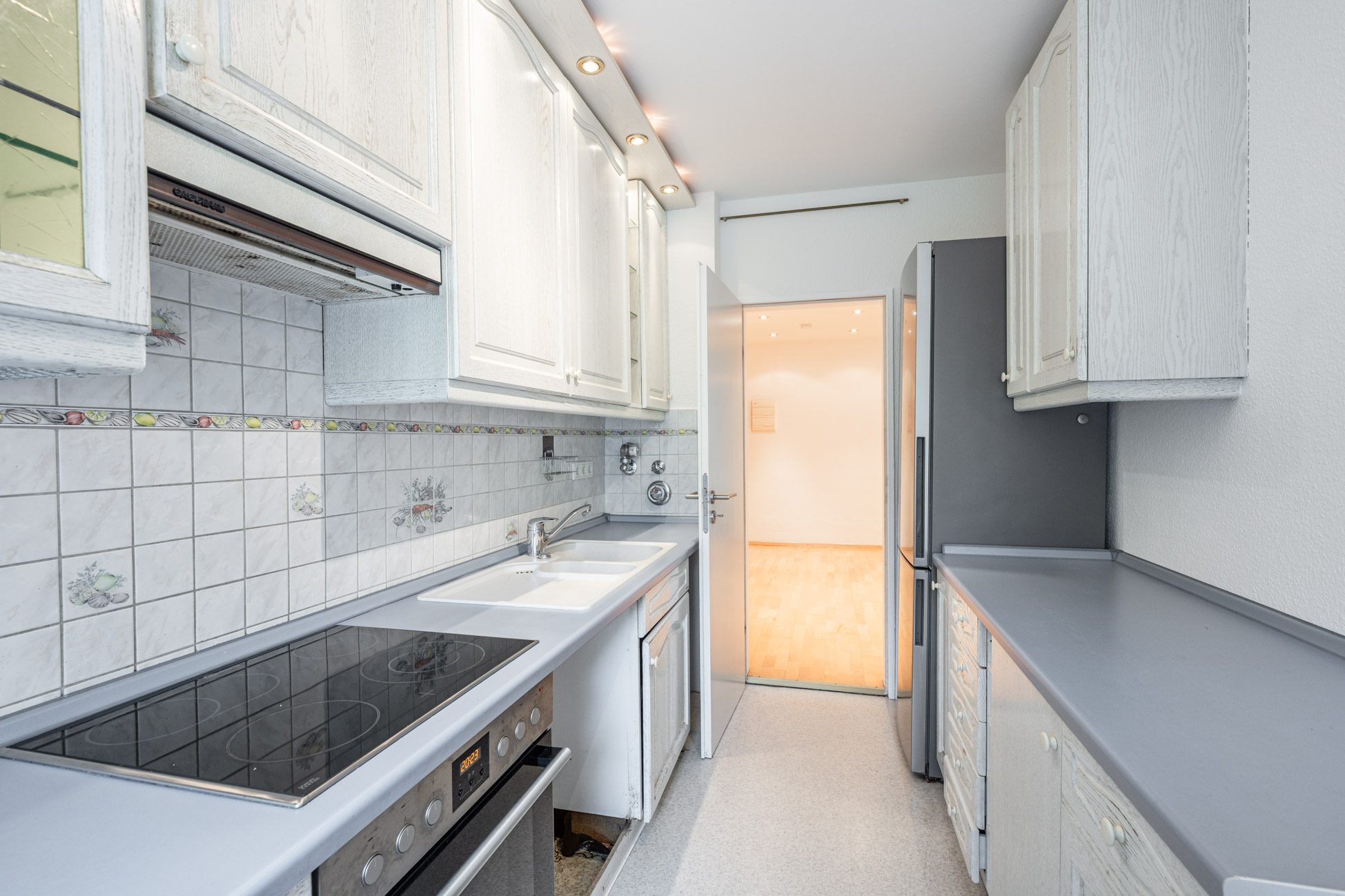 Aigner Immobilien GmbH - Immobilienangebot - 80634 München - Neuhausen - Erdgeschosswohnung - Helle Hochparterre-Wohnung mit Südausrichtung und verglaster Loggia