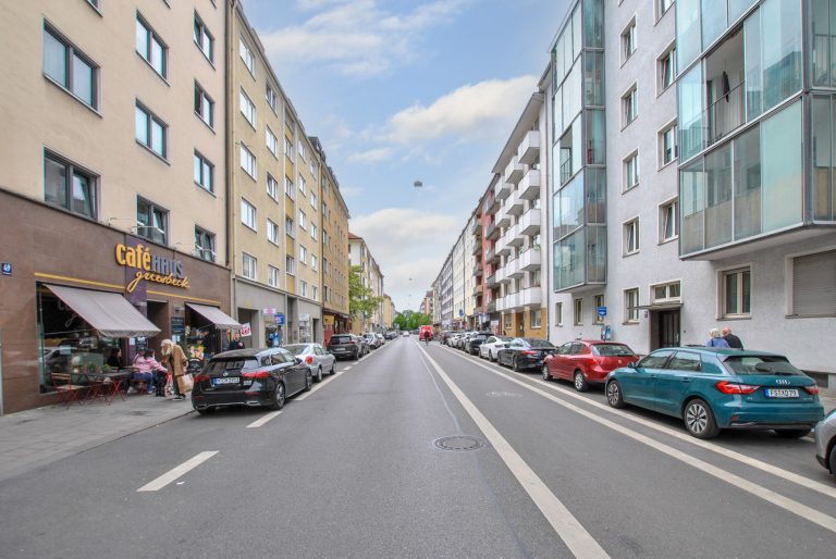 Aigner Immobilien GmbH - Immobilienangebot - 80333 München - Maxvorstadt - Etagenwohnung - Mit Kündigungsausschluss vermietet: 5-Zimmer-Wohnung mit zwei Balkonen in Top-Lage