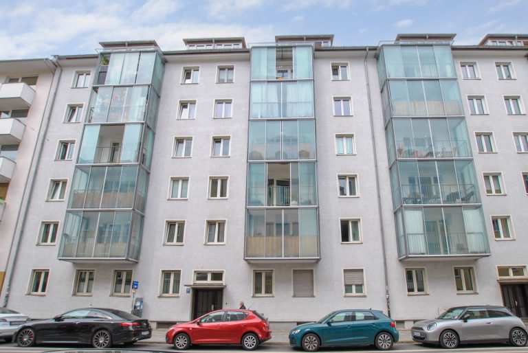 Aigner Immobilien GmbH - Immobilienangebot - 80333 München - Maxvorstadt - Etagenwohnung - Mit Kündigungsausschluss vermietet: 5-Zimmer-Wohnung mit zwei Balkonen in Top-Lage