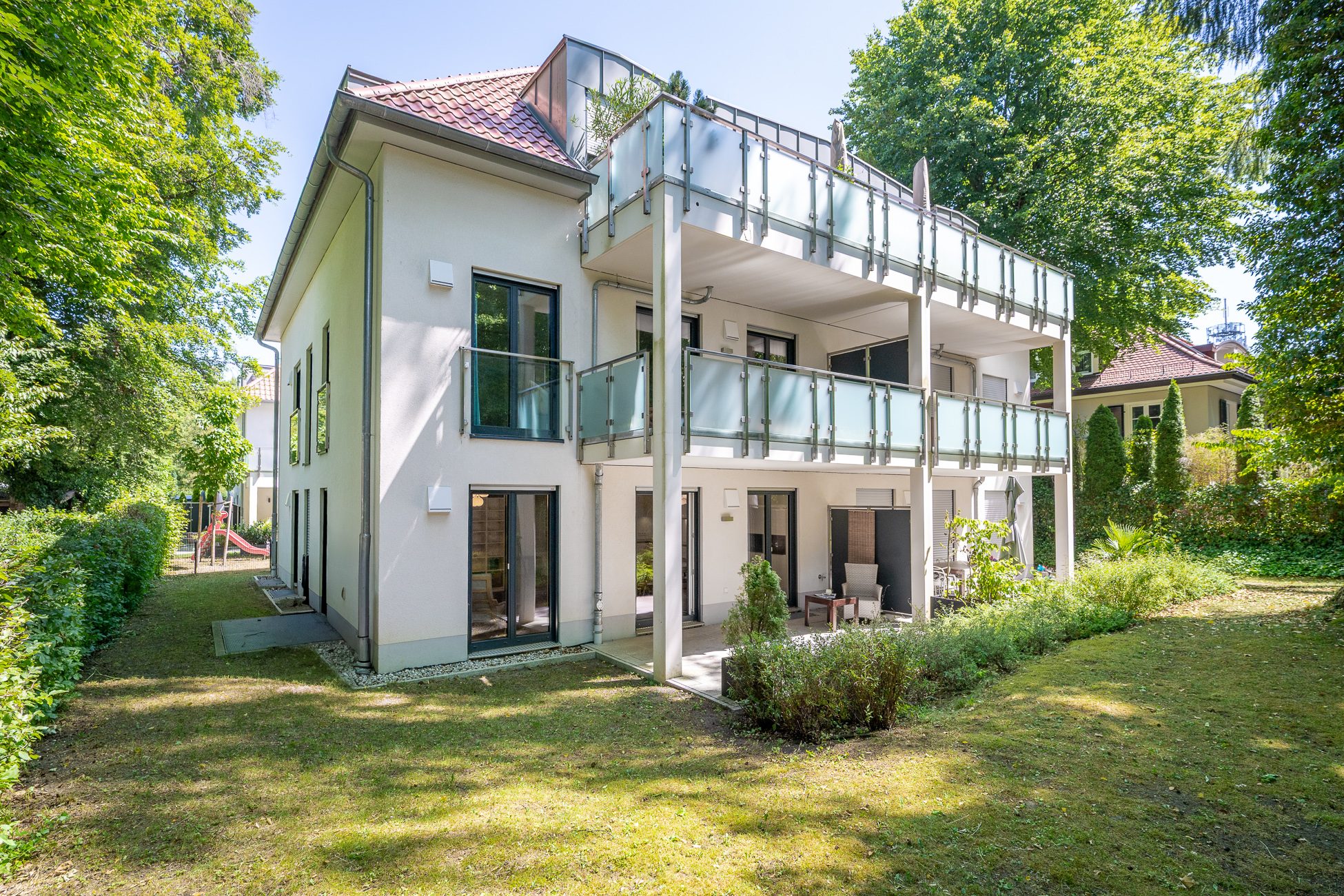 Aigner Immobilien GmbH - Immobilienangebot - 81545 München - Harlaching - Erdgeschosswohnung - Exklusive Gartenwohnung mit Haus-im-Haus Charakter in Harlachinger Bestlage