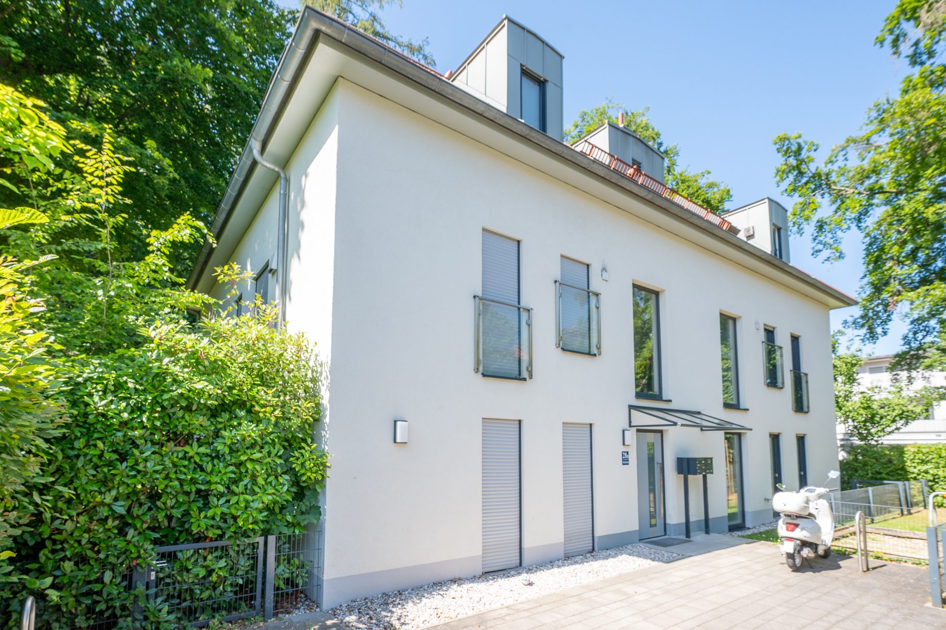 Aigner Immobilien GmbH - Immobilienangebot - 81545 München - Harlaching - Erdgeschosswohnung - Exklusive Gartenwohnung mit Haus-im-Haus Charakter in Harlachinger Bestlage