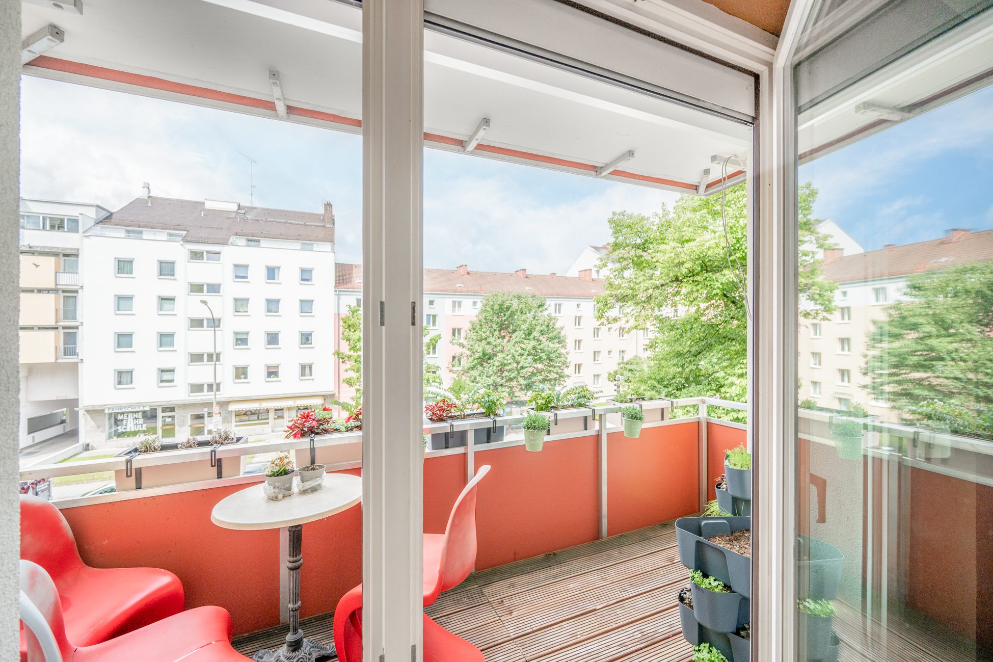 Aigner Immobilien GmbH - Immobilienangebot - 81669 München - Ramersdorf - Etagenwohnung - Gut angebundene 2,5-Zimmer-Wohnung mit Westbalkon in München-Ramersdorf