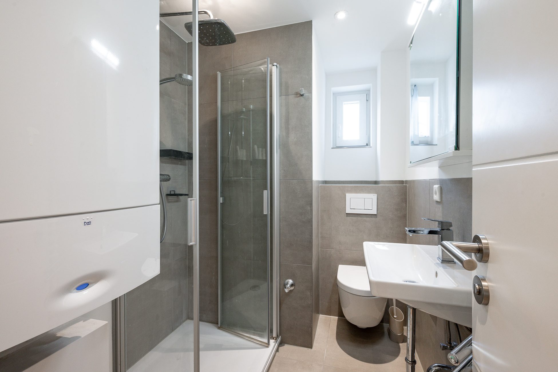 Aigner Immobilien GmbH - Immobilienangebot - 80333 München - Maxvorstadt - Etagenwohnung - Exklusive 2-Zi.-Whg. mit Balkon und Tageslichtbad direkt am Königsplatz