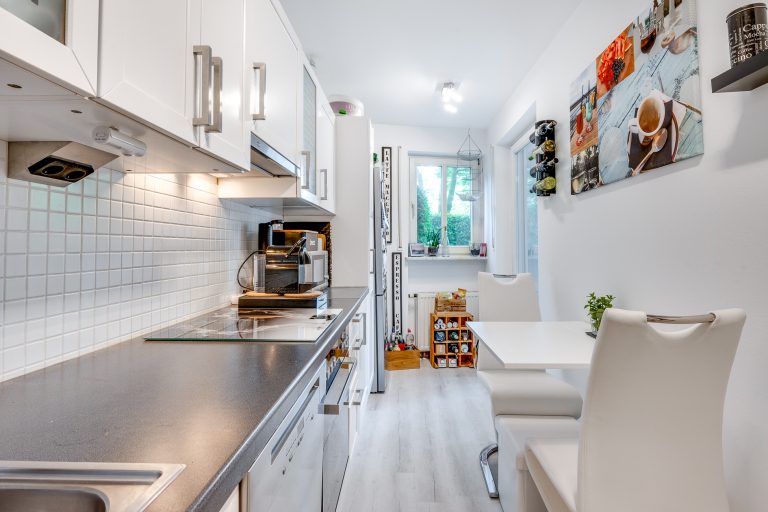 Aigner Immobilien GmbH - Immobilienangebot - 81379 München - Obersendling - Erdgeschosswohnung - Zentral wohnen, grün genießen: 2-Zimmer-Wohnung mit 2 Terrassen
