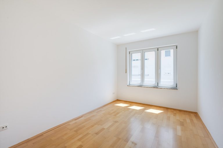 Aigner Immobilien GmbH - Immobilienangebot - 85221 Dachau - Dachau-Stadt - Etagenwohnung - Sehr gut geschnittene 4-Zimmer Wohnung mit Balkon in zentraler Lage in Dachau!