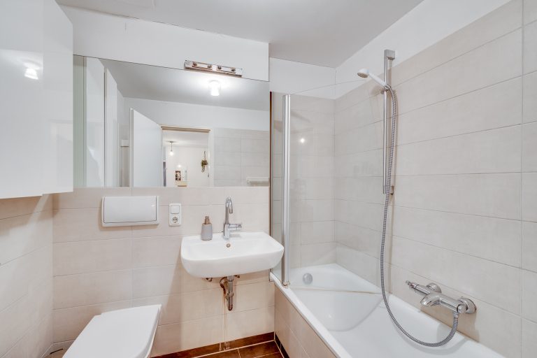 Aigner Immobilien GmbH - Immobilienangebot - 80799 München - Maxvorstadt - Etagenwohnung - 4-Zimmer-Wohnung mit idealer Aufteilung und Balkon zwischen altem nördlichem Friedhof und Siegestor