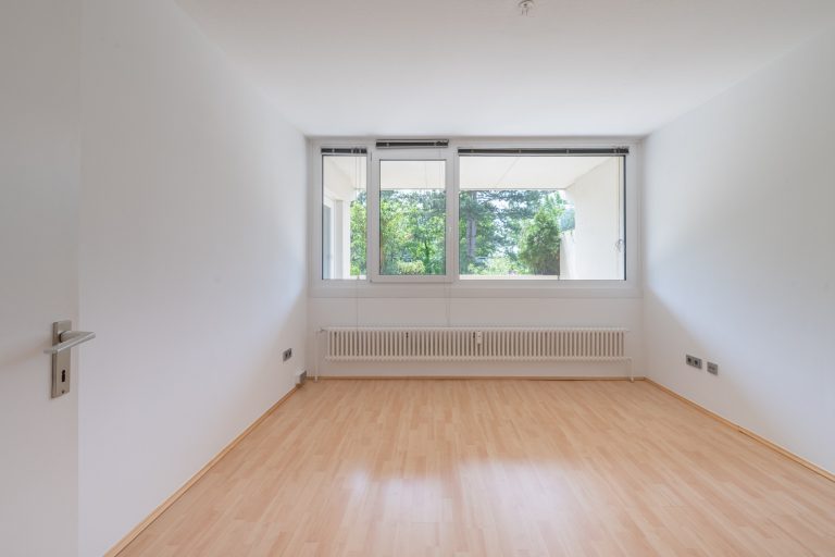 Aigner Immobilien GmbH - Immobilienangebot - 80939 München - Moosach - Etagenwohnung - Sanierte 3-Zimmer-Wohnung mit großzügiger Süd-West Terrasse in Moosach
