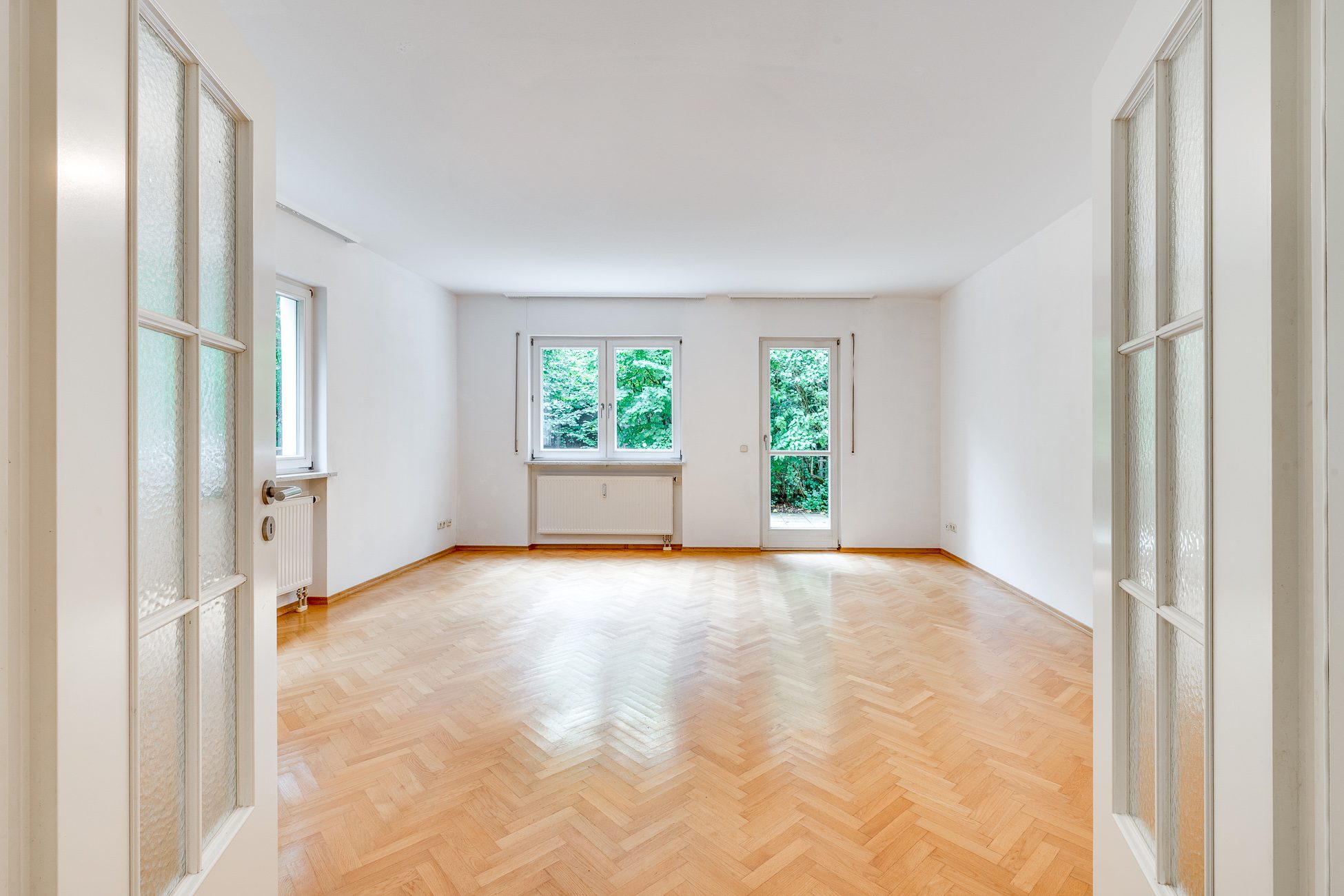 Aigner Immobilien GmbH - Immobilienangebot - 81545 München - Harlaching - Erdgeschosswohnung - Schöne 2-Zimmer Wohnung mit Terrasse und großem Garten in Harlaching!