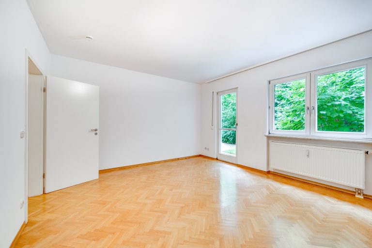 Aigner Immobilien GmbH - Immobilienangebot - 81545 München - Harlaching - Erdgeschosswohnung - Schöne 2-Zimmer Wohnung mit Terrasse und großem Garten in Harlaching!