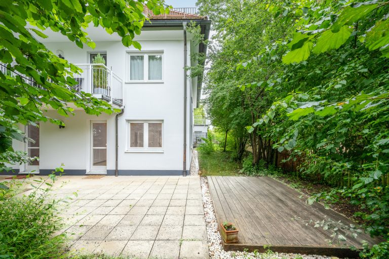 Aigner Immobilien GmbH - Immobilienangebot - 81545 München - Harlaching - Erdgeschosswohnung - Schöne 2-Zimmer Wohnung mit Terrasse und großem Garten in Harlaching!