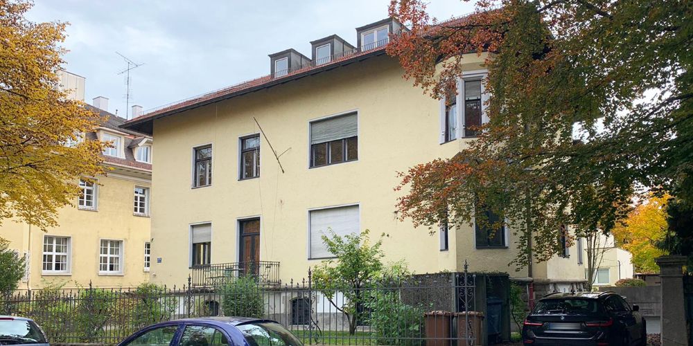 Charmante Altbauvilla mit großem Gartenbereich und Stellplätzen in einer ruhigen und exklusiven Lage in München, ideal als Büro- oder Praxisimmobilie