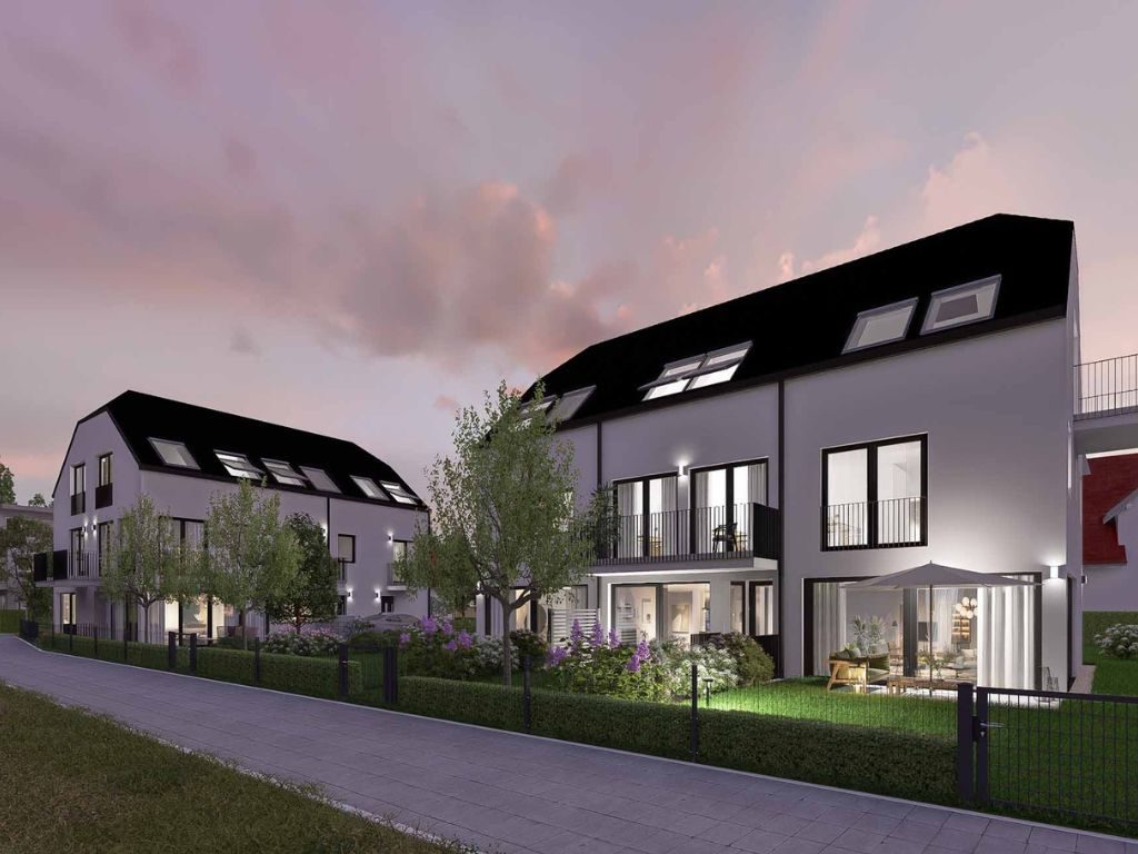 Beleuchtete Neubau-Mehrfamilienhäuser mit Garten und Balkon in München-Fasanerie bei Sonnenuntergang