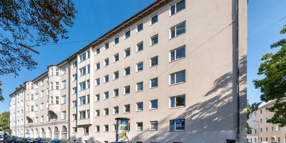 Mehrfamilienhaus in München mit klassischer Fassade (42472)