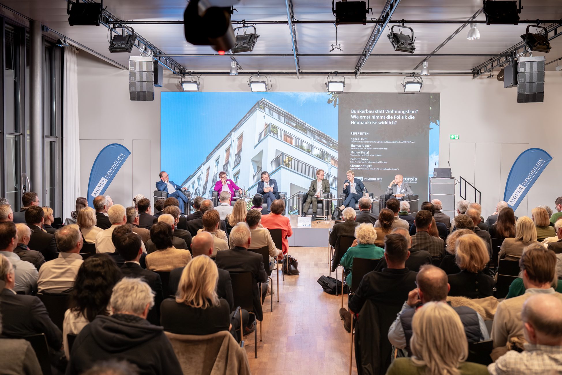 Podiumsdiskussion beim Münchner Immobilien Fokus 2025 Großes Fachpublikum verfolgt spannende Podiumsdiskussion beim Münchner Immobilien Fokus 2025