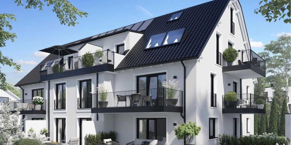Hochwertiger Neubau eines modernen Mehrfamilienhauses in München mit Balkonen, großflächigen Fenstern und gepflegtem Gartenbereich bei sonnigem Wetter.